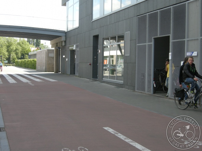 Bruges station cycle parking track