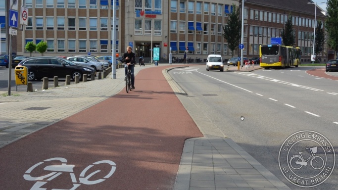 Cycleway priority at side road